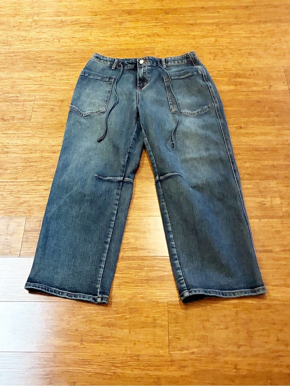 Flamingals wide-leg cropped barrel jeans with drawstring waist. Large 31" X 26"